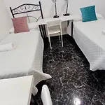Budget And Lovely Rooms Macarena F
